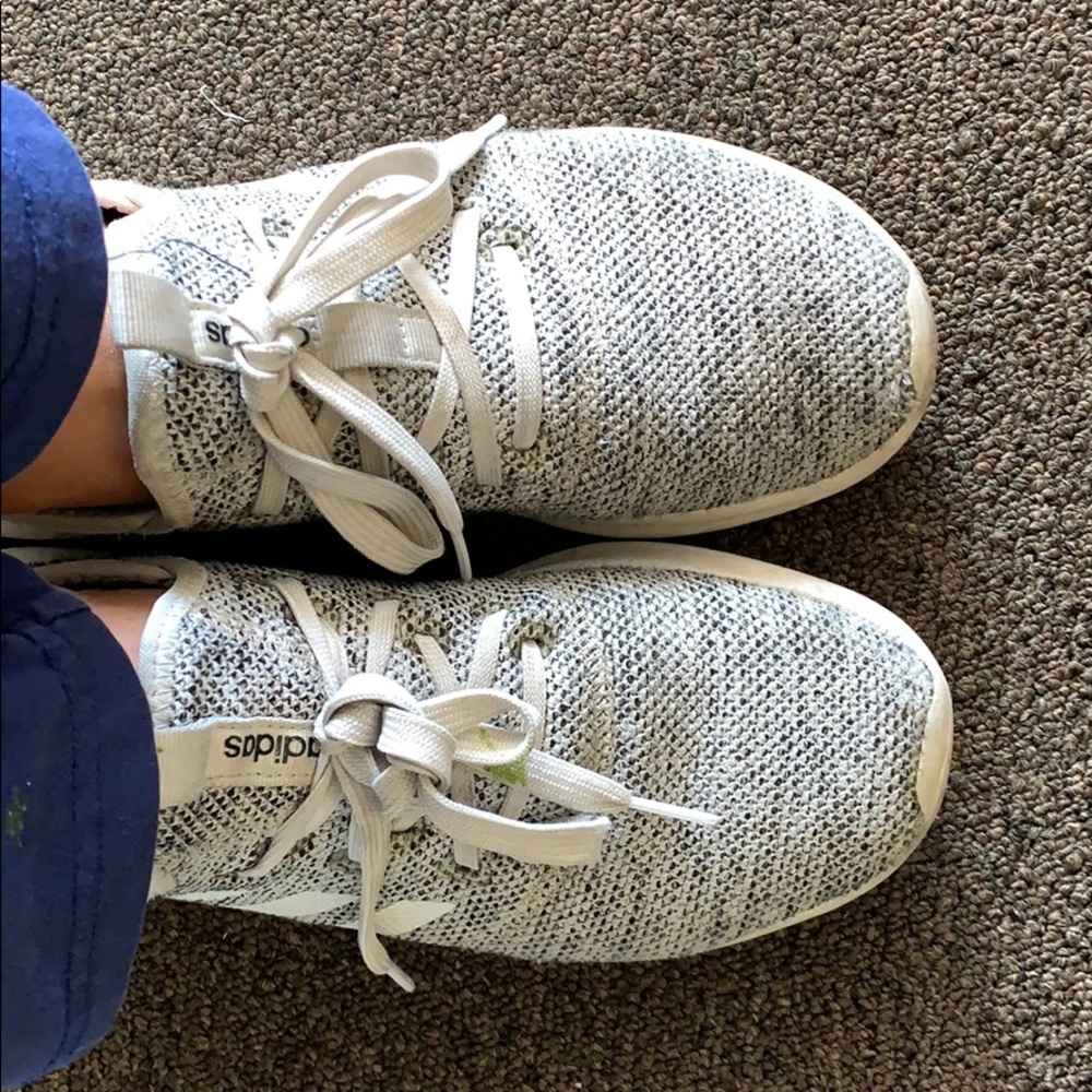 Adidas cloud foam light gray sneaker